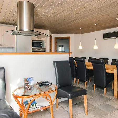 12 Person In H Jslev * Bøstrup