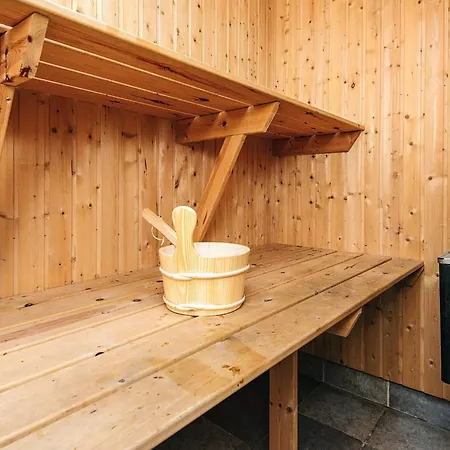 12 Person In H Jslev * Bøstrup