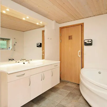 12 Person In H Jslev Holiday home Bostrup